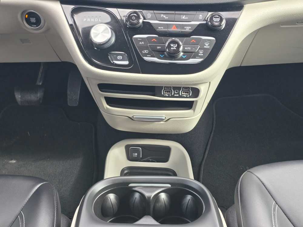 Thumbnail: 2023 Chrysler Pacifica - 13