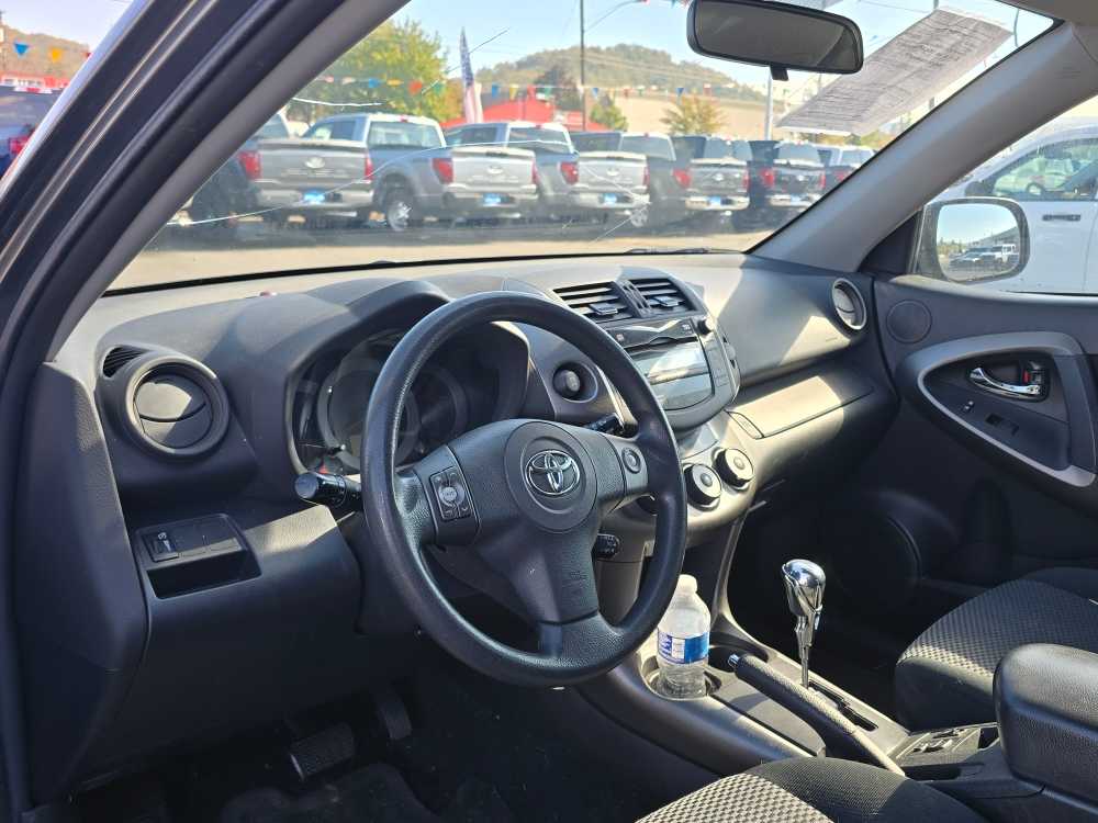 Thumbnail: 2011 Toyota RAV4 - 9