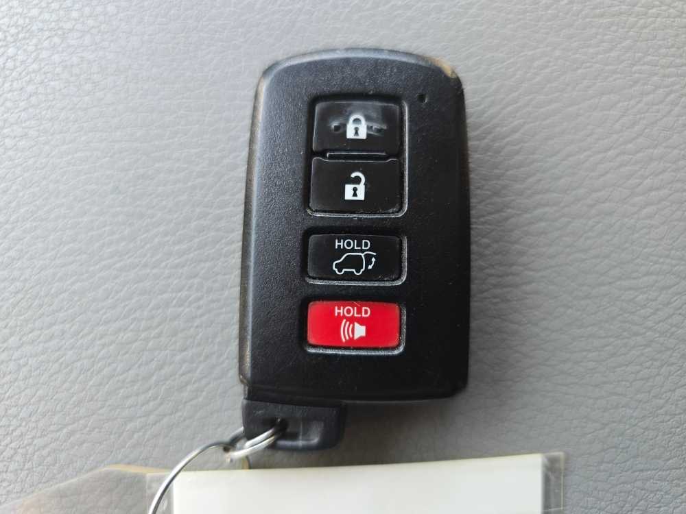 Thumbnail: 2015 Toyota Highlander - 22