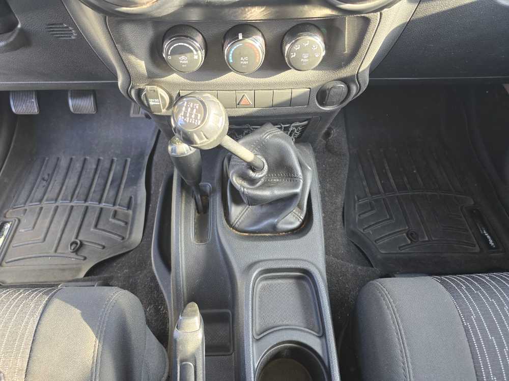 Thumbnail: 2011 Jeep Wrangler - 13