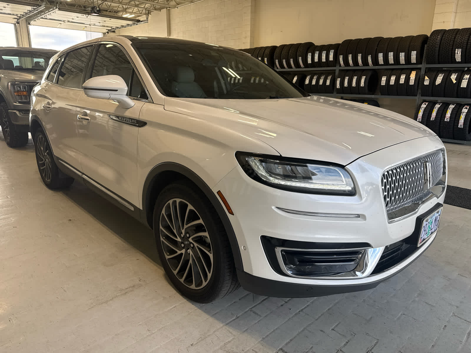 Thumbnail: 2019 Lincoln Nautilus - 4