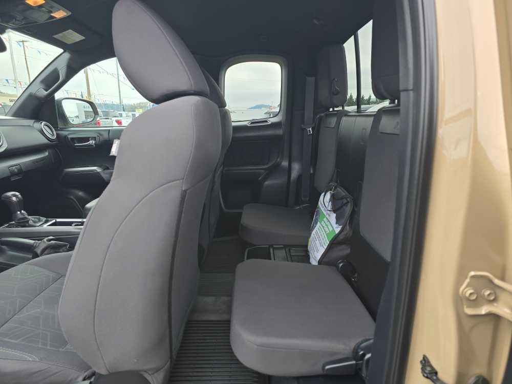 Thumbnail: 2017 Toyota Tacoma - 15