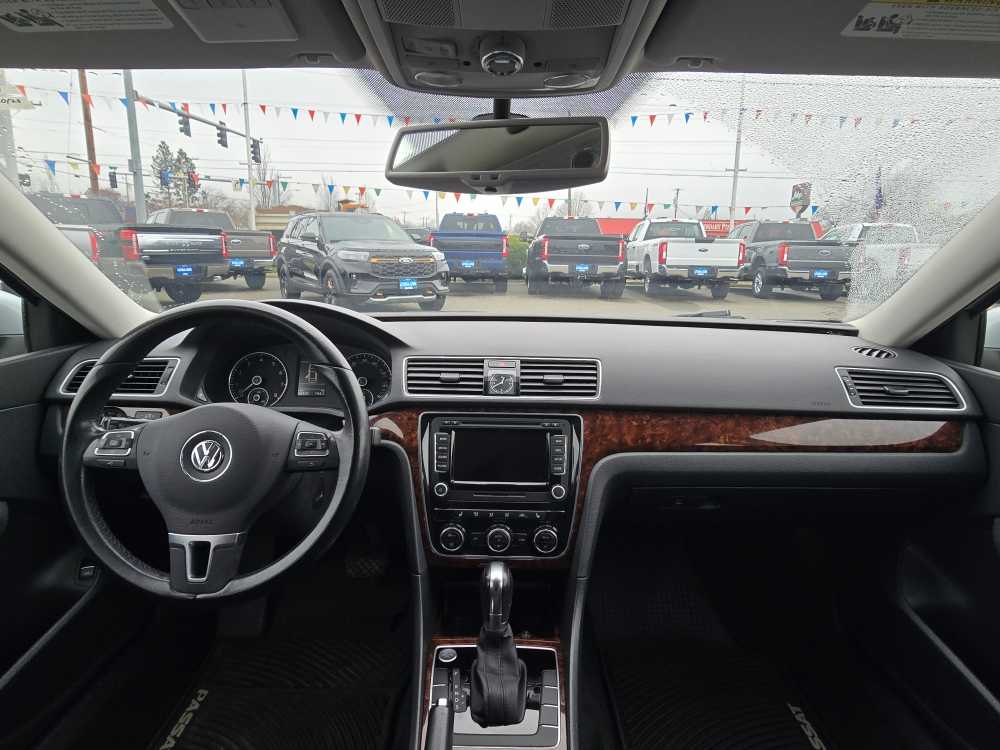 Thumbnail: 2012 Volkswagen Passat - 16
