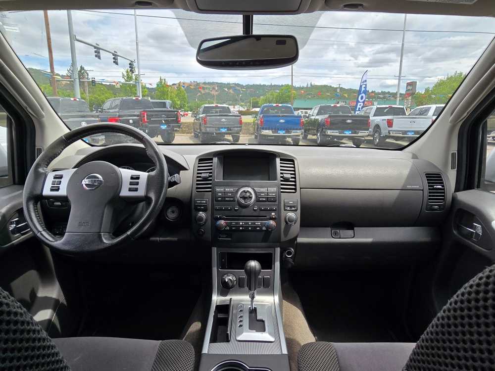 2011 Nissan Pathfinder SV 15