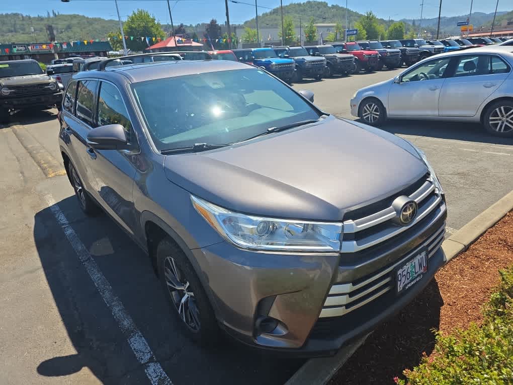 Thumbnail: 2019 Toyota Highlander - 6