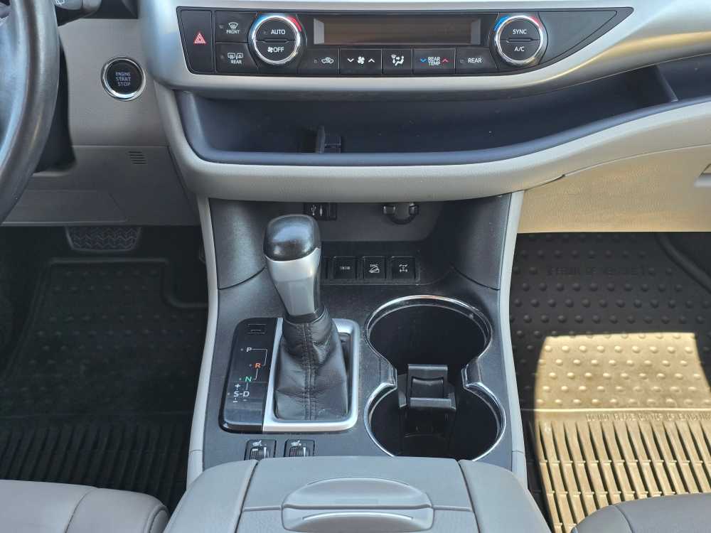 Thumbnail: 2015 Toyota Highlander - 13