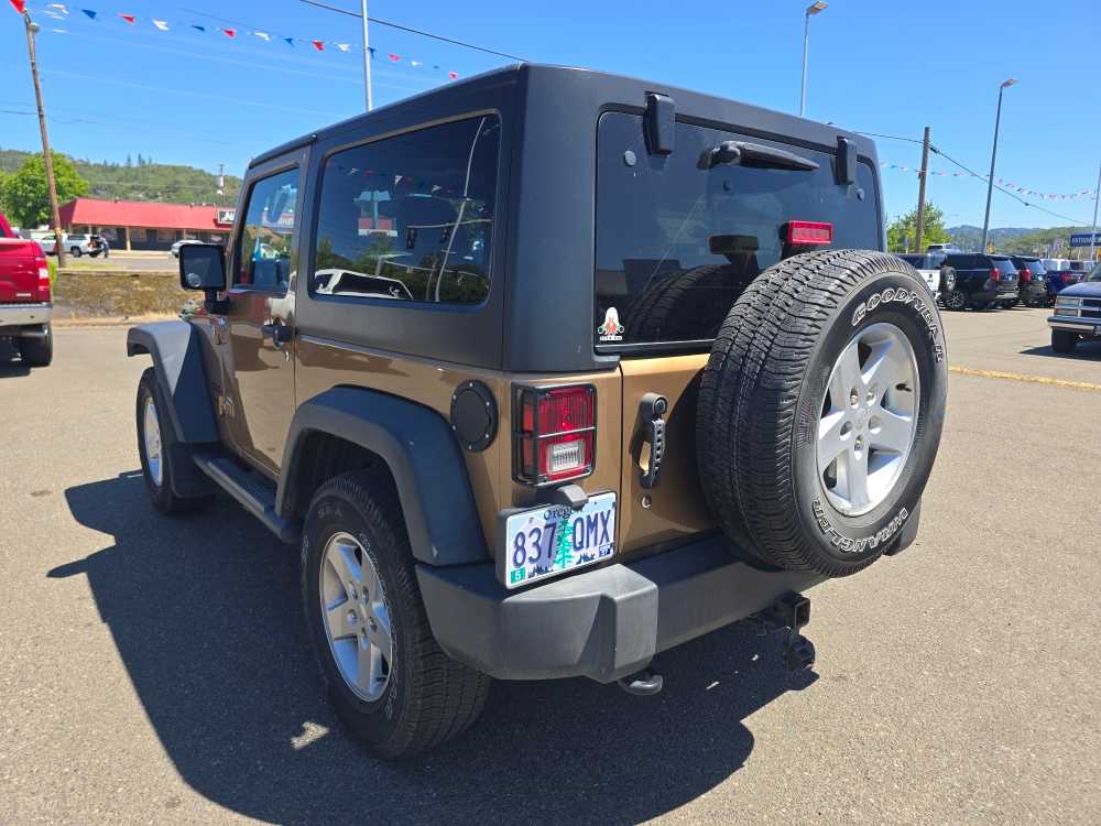 Thumbnail: 2015 Jeep Wrangler - 16