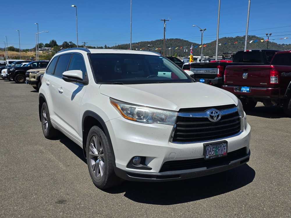 Thumbnail: 2015 Toyota Highlander - 4
