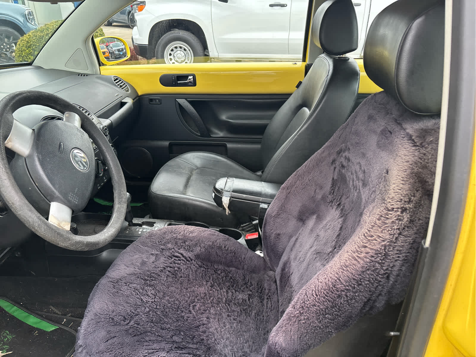 Thumbnail: 2010 Volkswagen New Beetle - 9