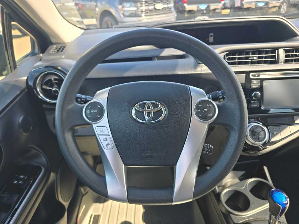 Thumbnail: 2017 Toyota Prius c - 12