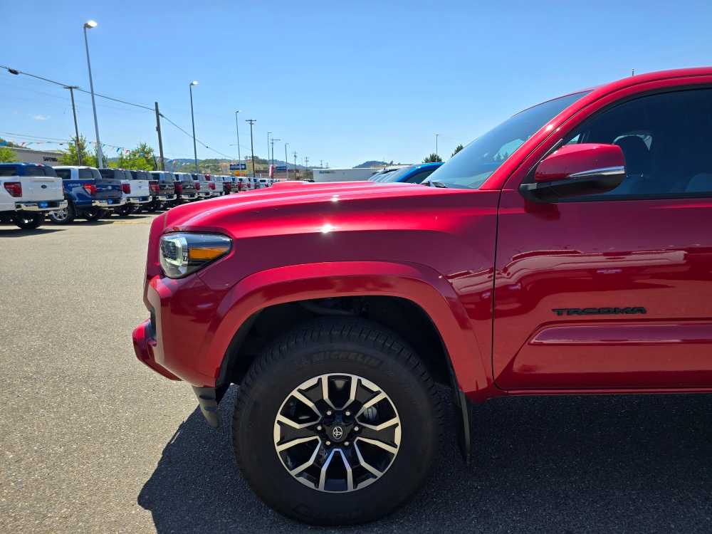 Thumbnail: 2020 Toyota Tacoma - 6