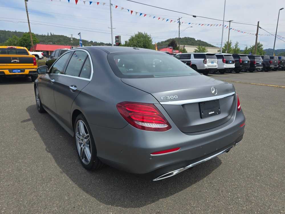Thumbnail: 2017 Mercedes-Benz E-Class - 2