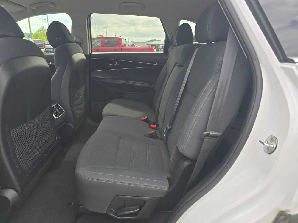 Thumbnail: 2018 Kia Sorento - 16