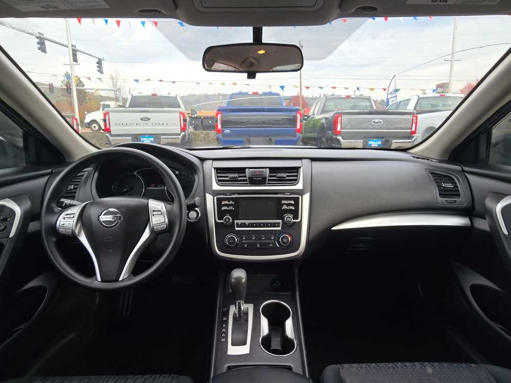 Thumbnail: 2017 Nissan Altima - 15