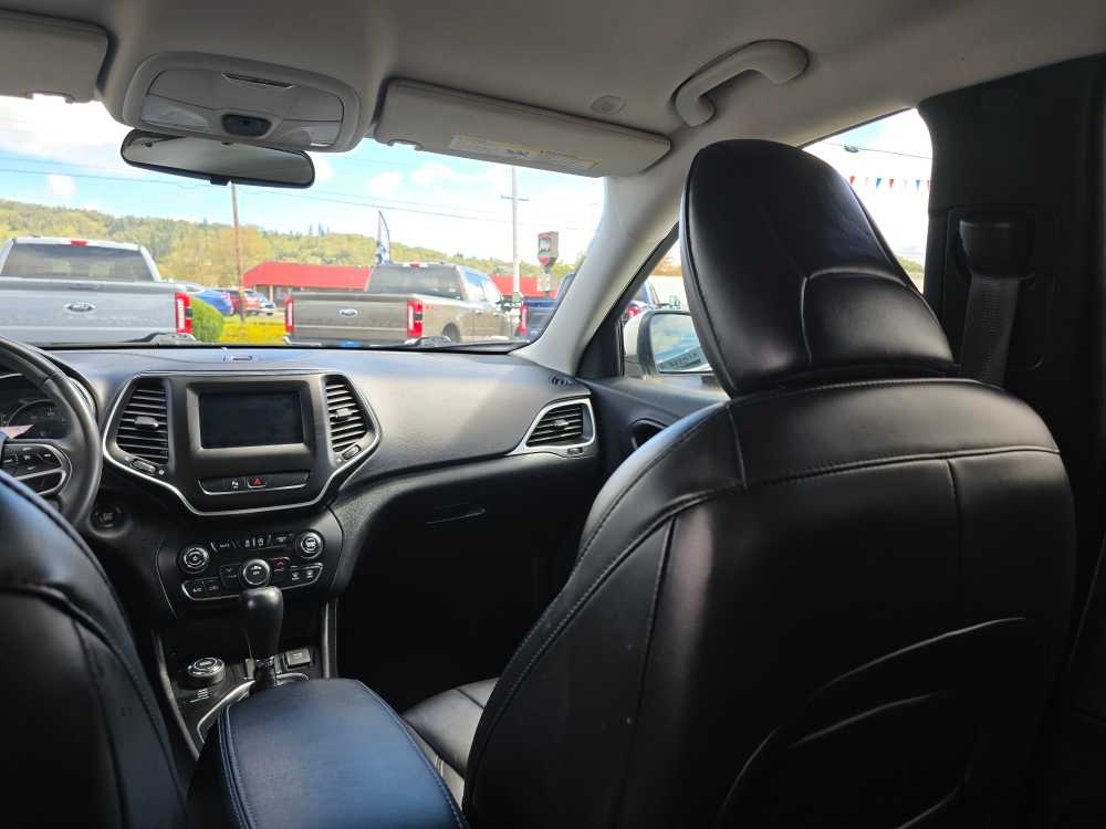 Thumbnail: 2020 Jeep Cherokee - 14