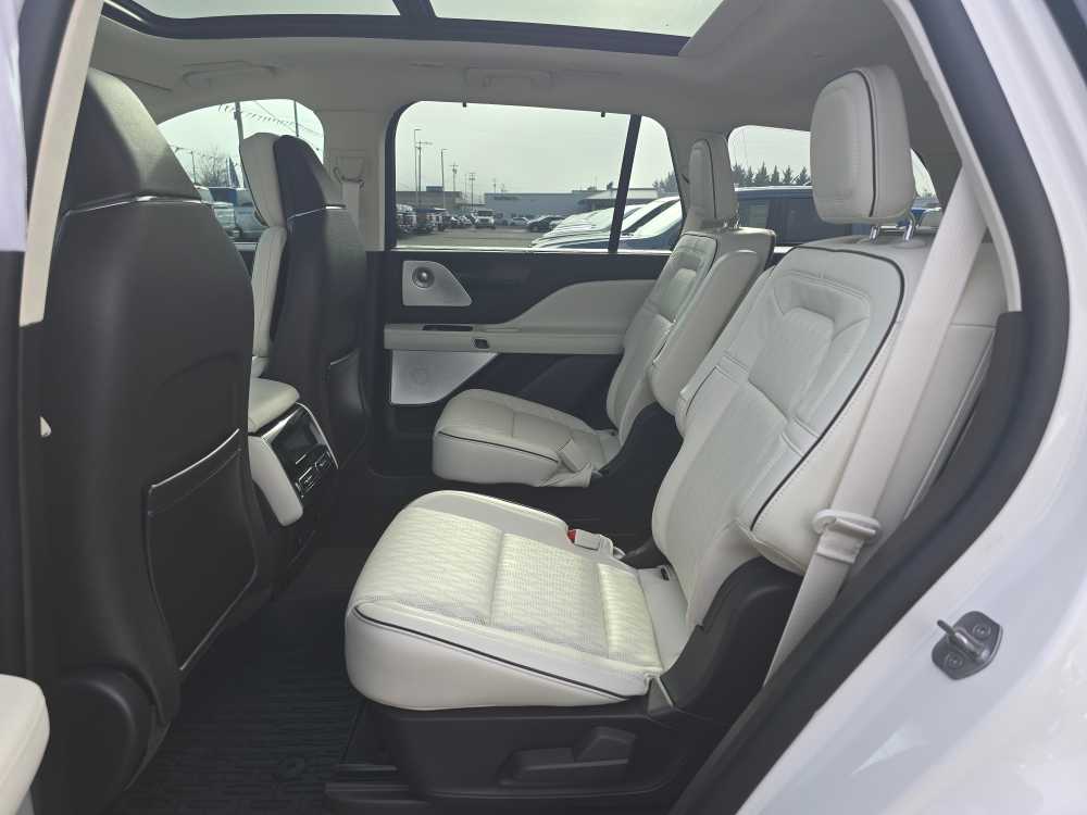 Thumbnail: 2024 Lincoln Aviator - 15