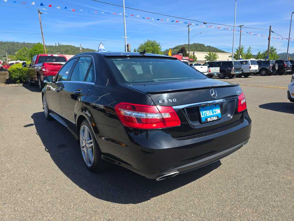Thumbnail: 2010 Mercedes-Benz E-Class - 3