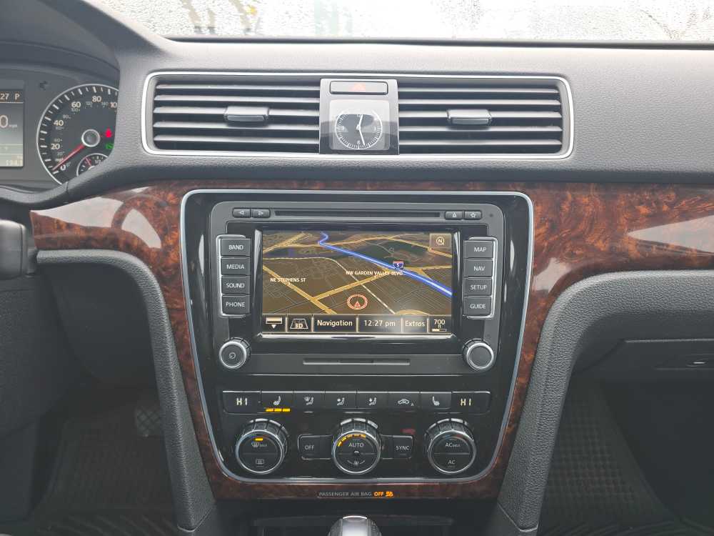 Thumbnail: 2012 Volkswagen Passat - 13