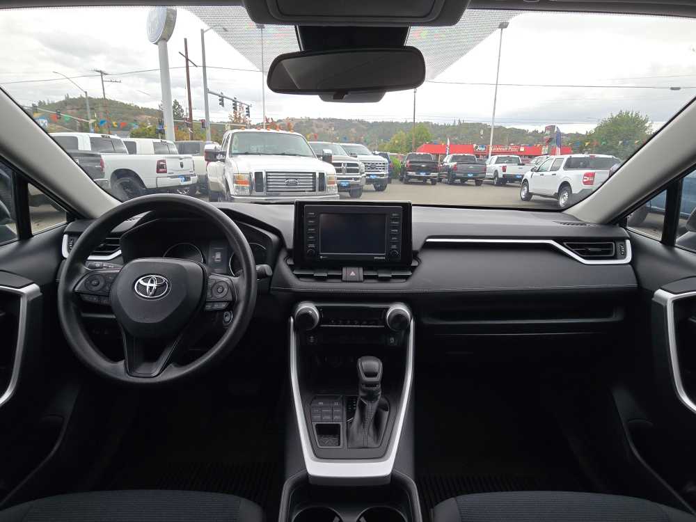 Thumbnail: 2021 Toyota RAV4 - 15
