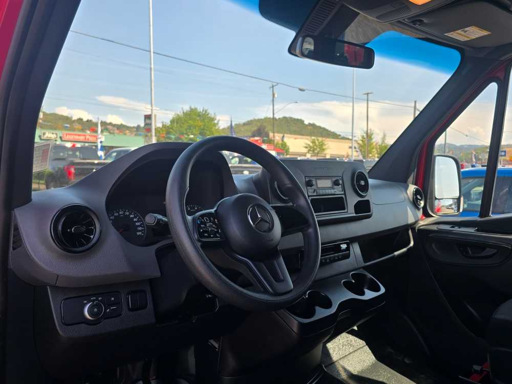 Thumbnail: 2021 Mercedes-Benz Sprinter - 10