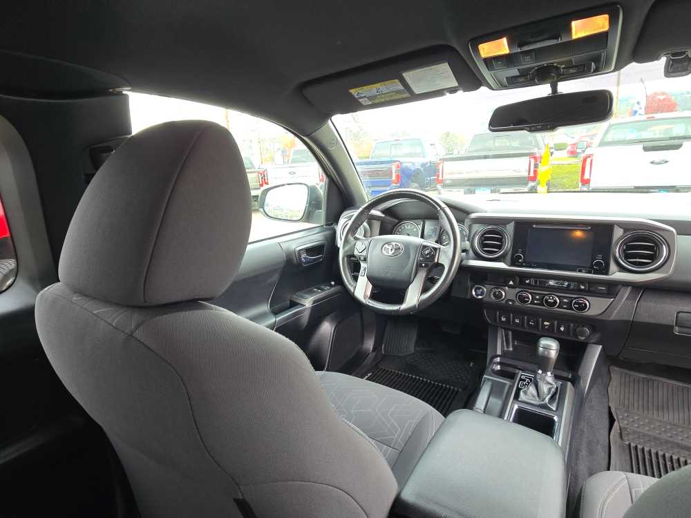 Thumbnail: 2017 Toyota Tacoma - 10