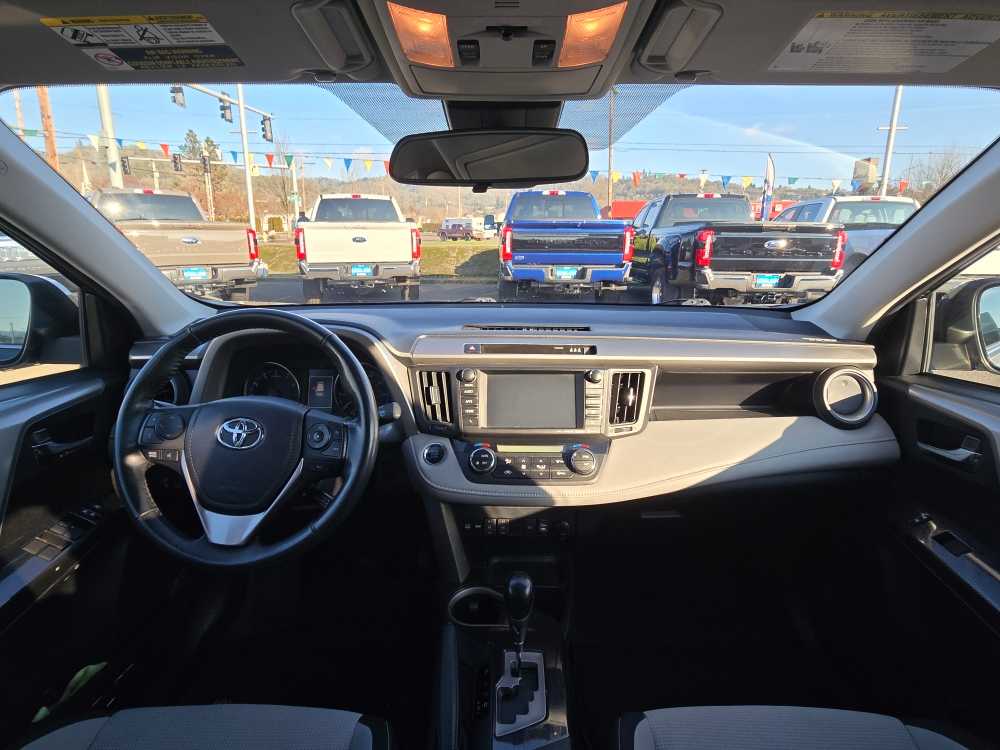 Thumbnail: 2018 Toyota RAV4 - 15