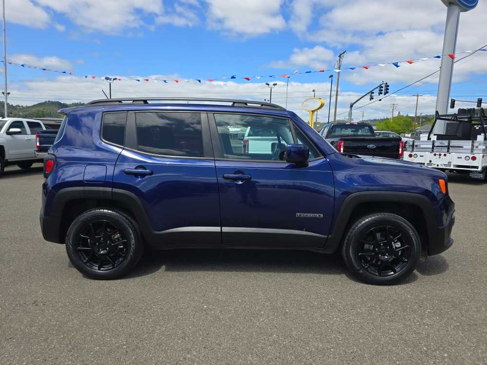 Thumbnail: 2016 Jeep Renegade - 6