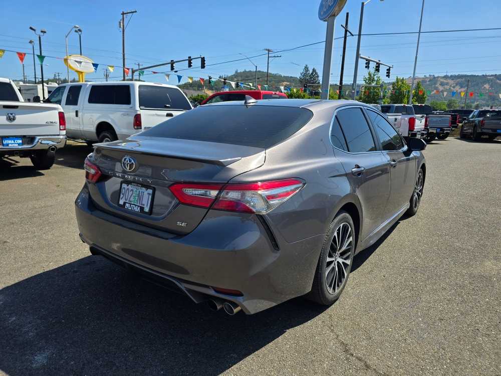 2019 Toyota Camry SE 3