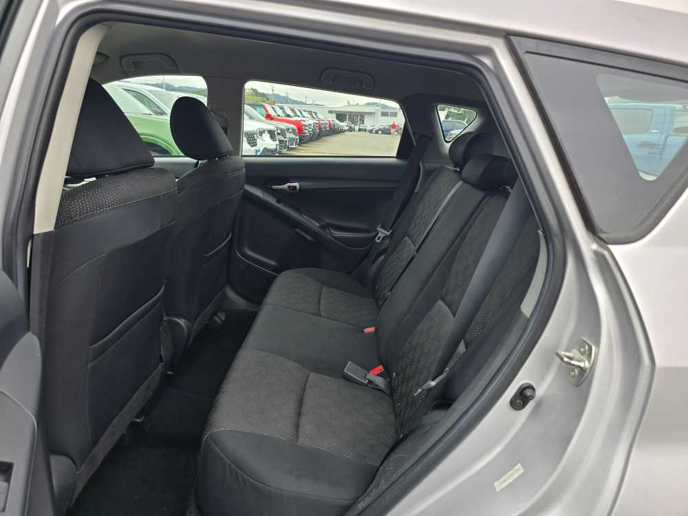 Thumbnail: 2010 Pontiac Vibe - 16