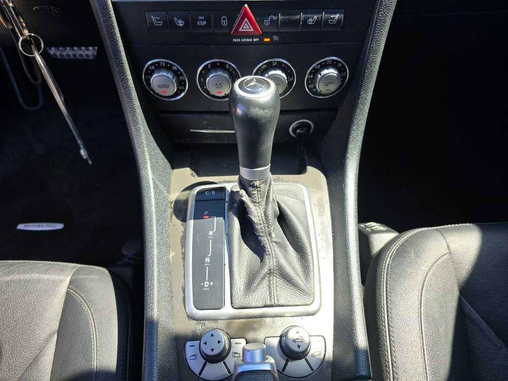 Thumbnail: 2010 Mercedes-Benz SLK - 14