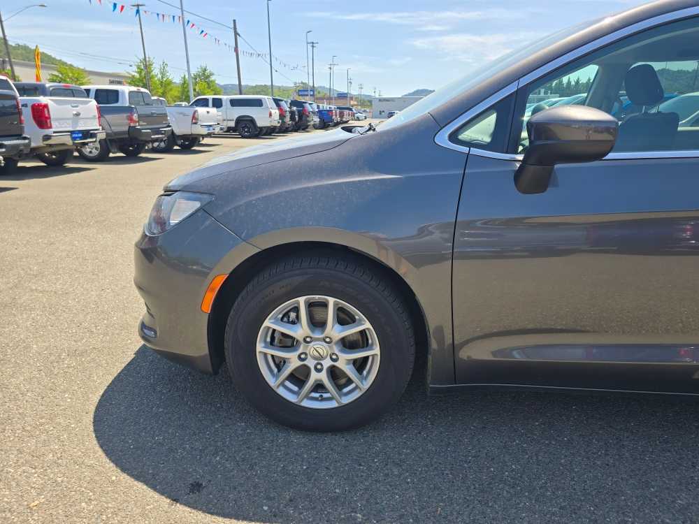 Thumbnail: 2023 Chrysler Voyager - 6