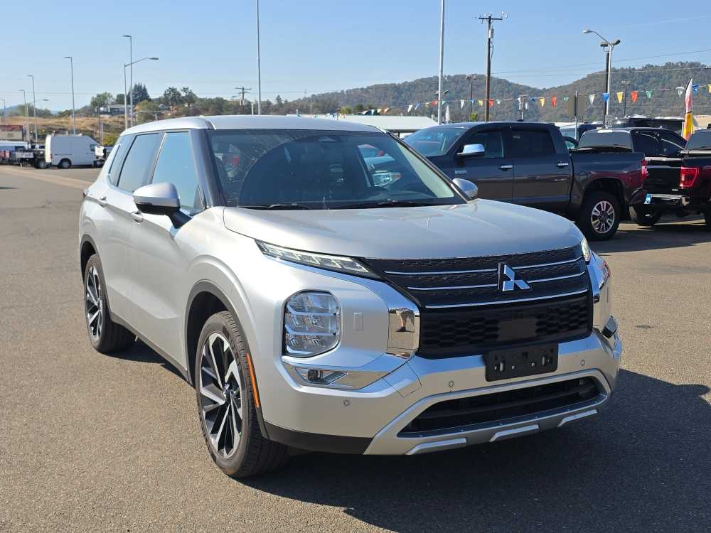 Thumbnail: 2024 Mitsubishi Outlander - 3