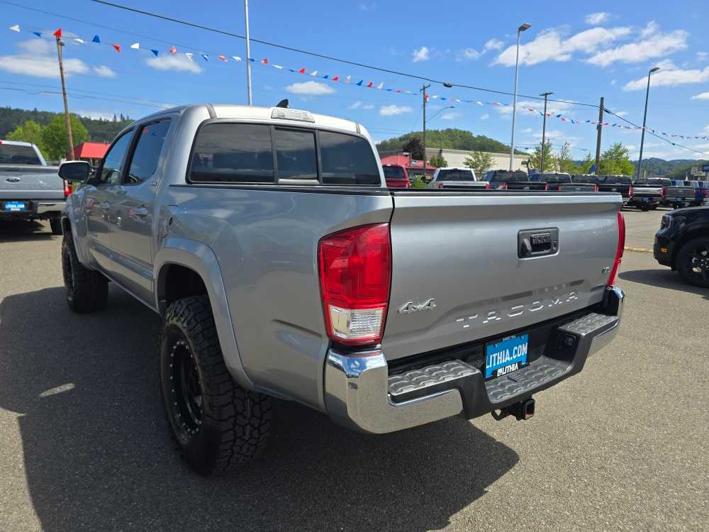 Thumbnail: 2017 Toyota Tacoma - 3