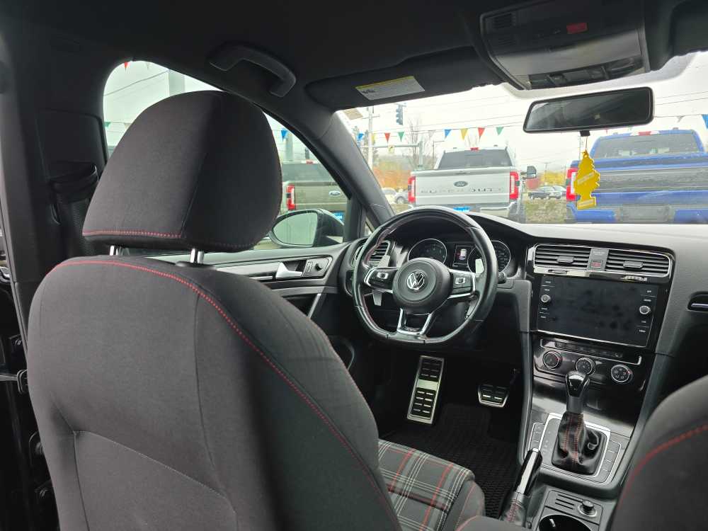 Thumbnail: 2016 Volkswagen Golf - 10