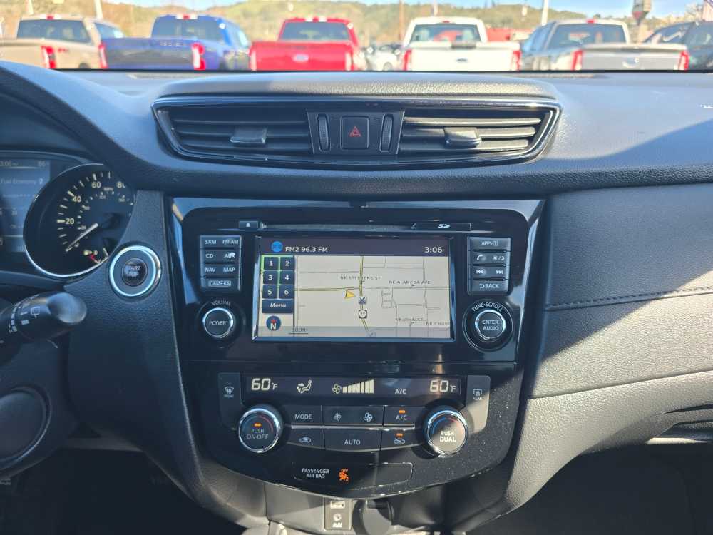 Thumbnail: 2017 Nissan Rogue - 12