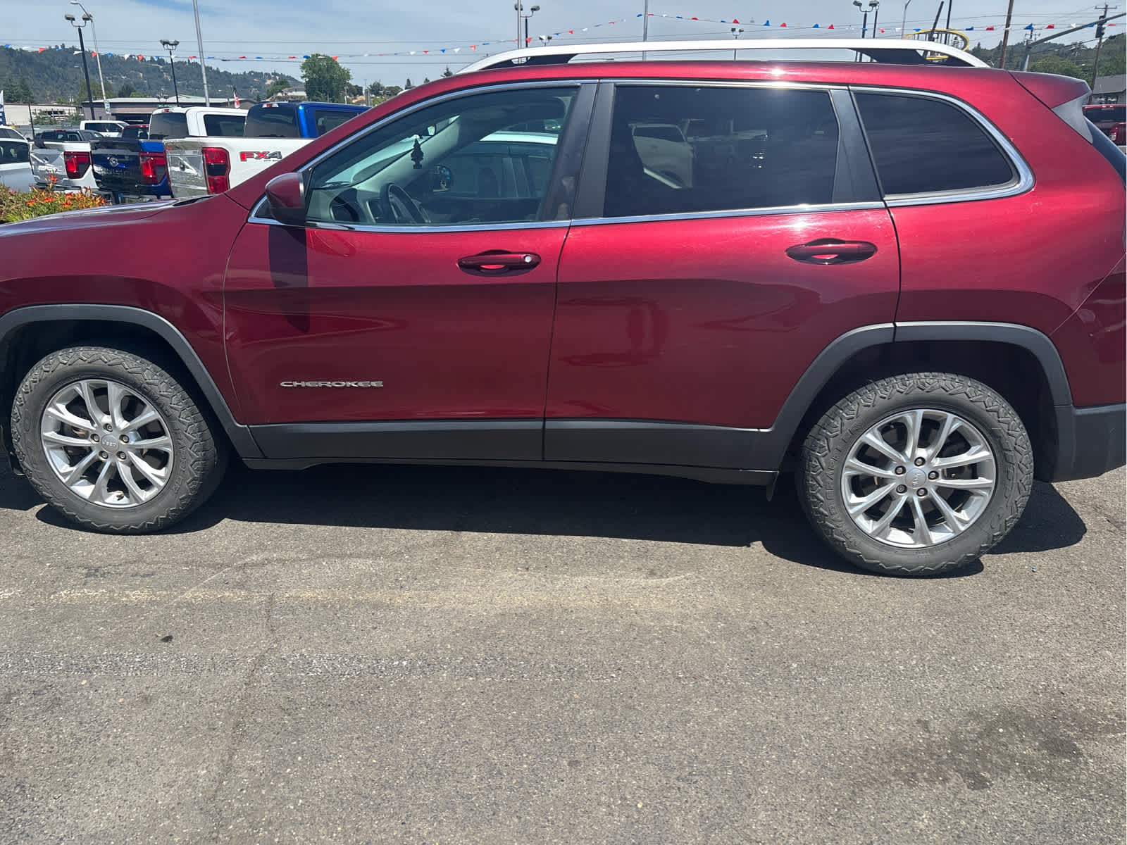 Thumbnail: 2019 Jeep Cherokee - 2