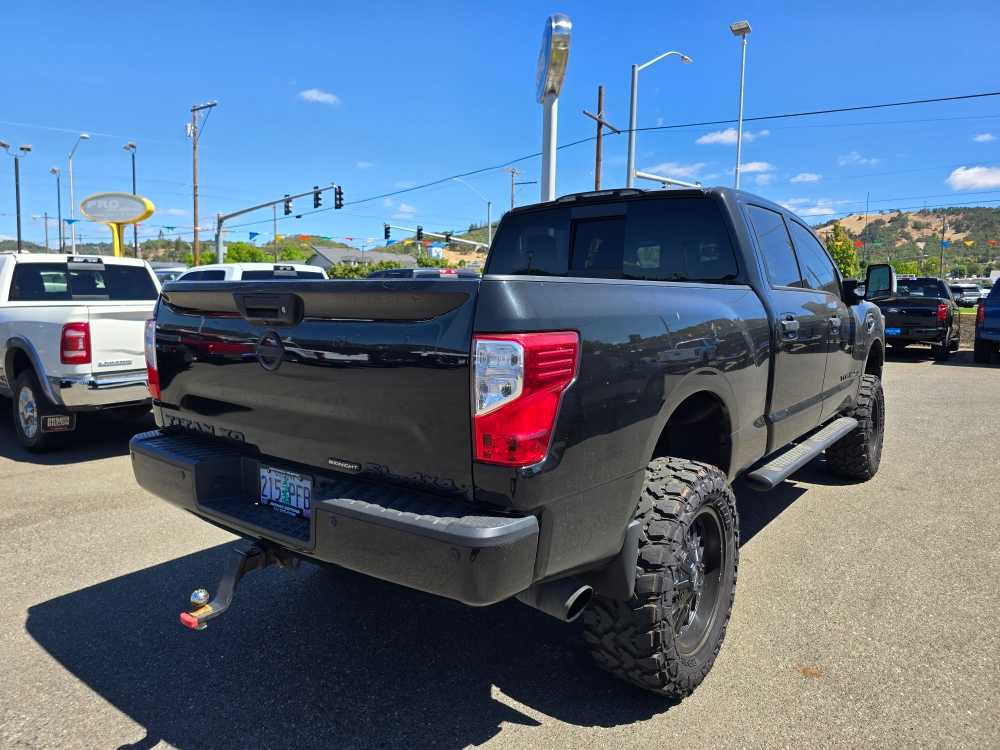 Thumbnail: 2019 Nissan Titan - 3
