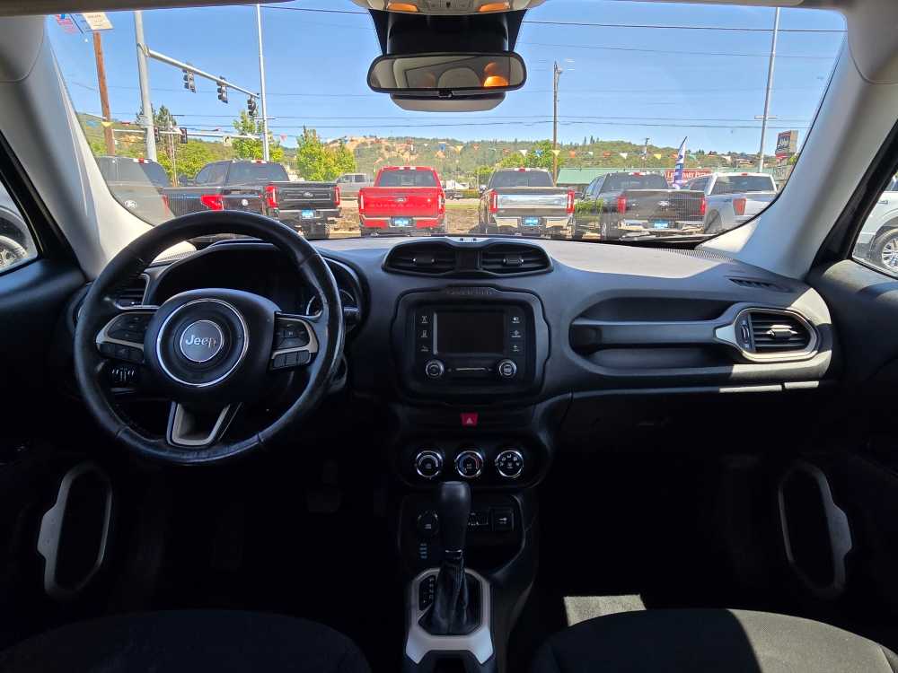 Thumbnail: 2017 Jeep Renegade - 15