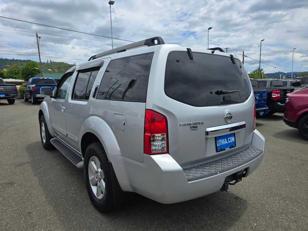 2011 Nissan Pathfinder SV 3