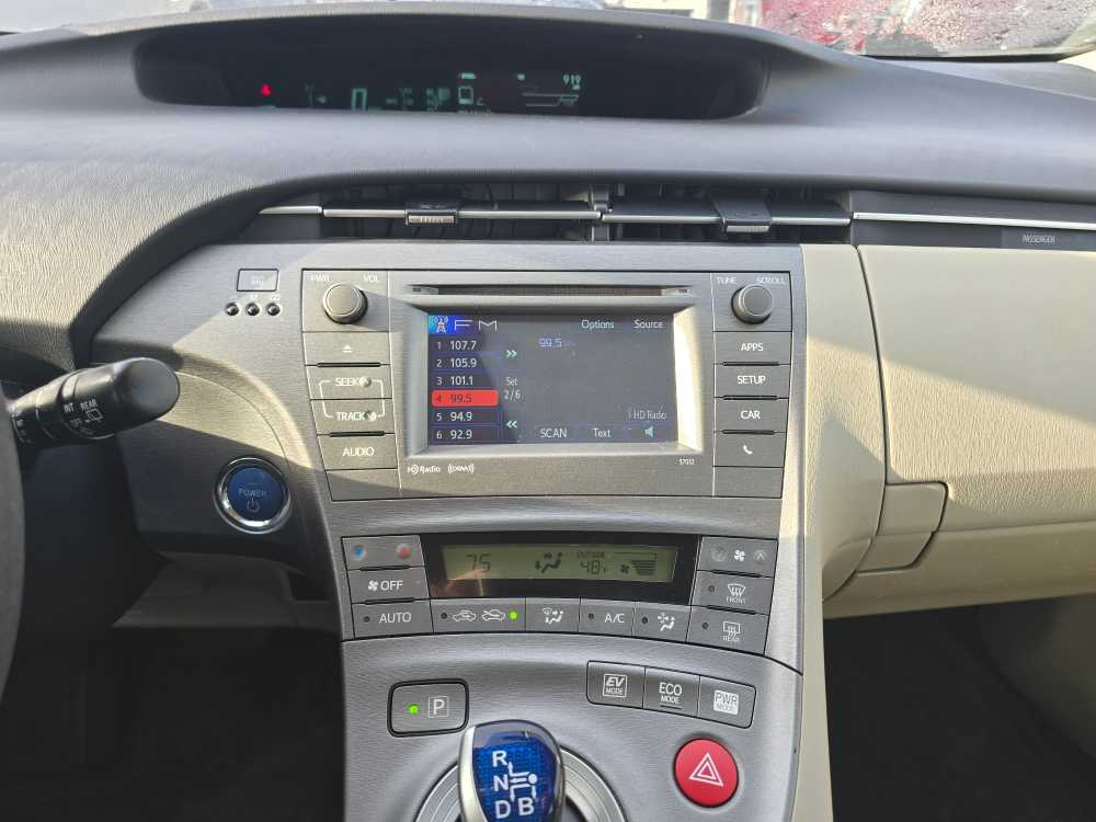 Thumbnail: 2013 Toyota Prius - 12