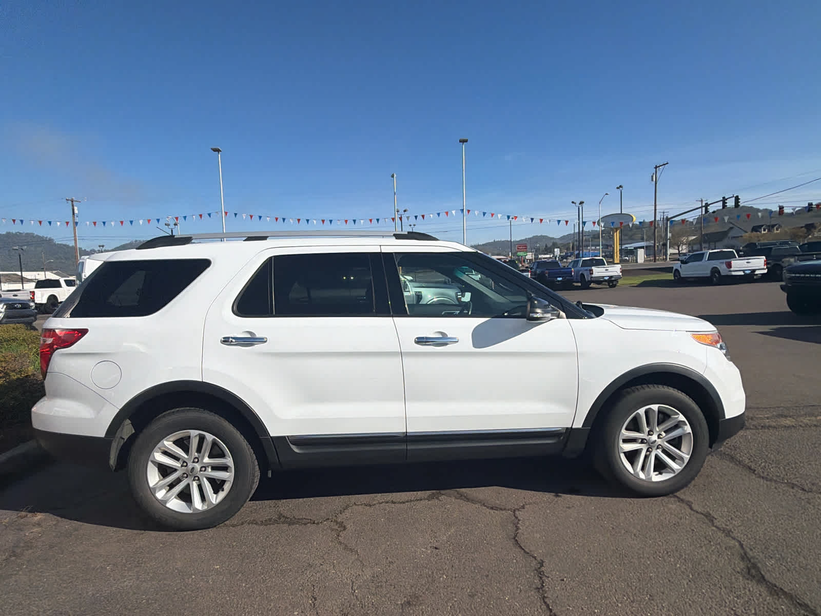 Thumbnail: 2015 Ford Explorer - 6