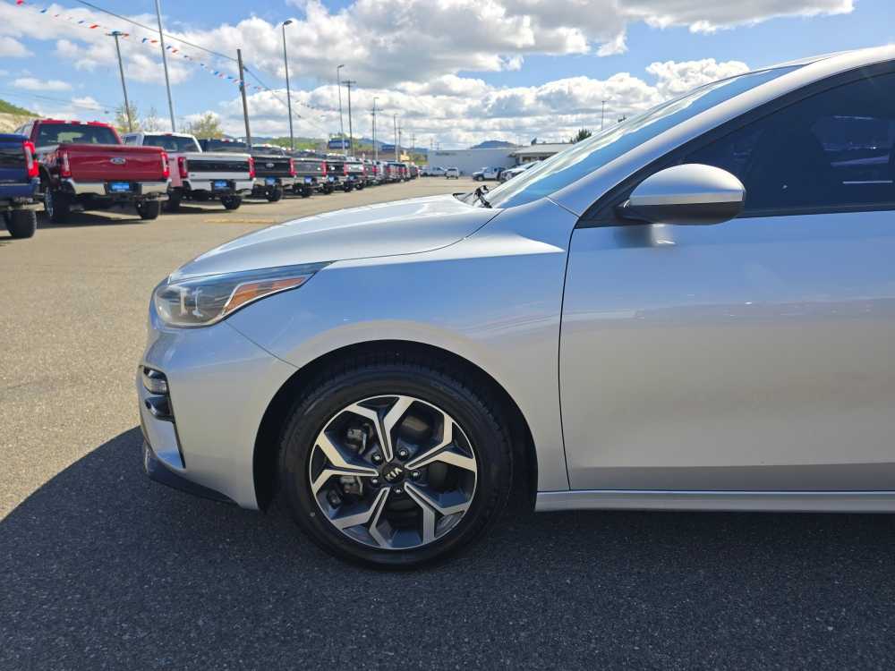 Thumbnail: 2019 Kia Forte - 17