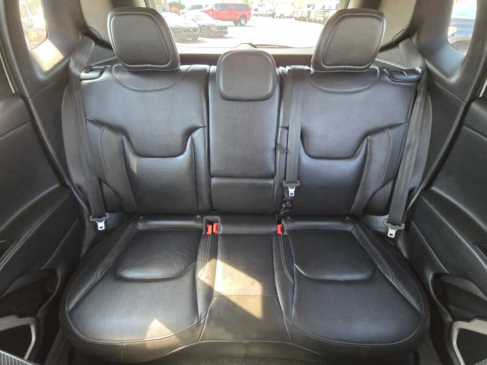 Thumbnail: 2016 Jeep Renegade - 17