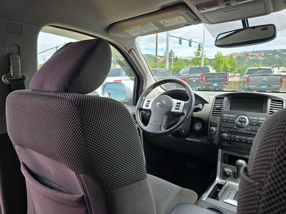 2011 Nissan Pathfinder SV 10