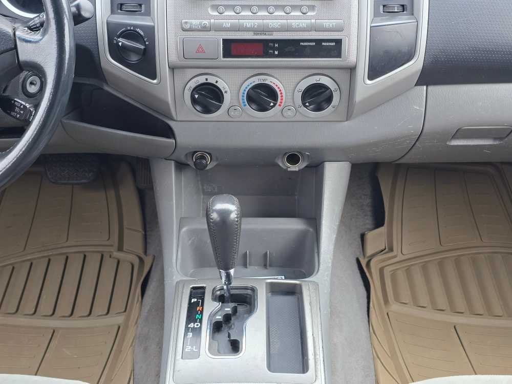 Thumbnail: 2006 Toyota Tacoma - 14