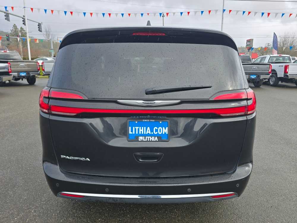 Thumbnail: 2023 Chrysler Pacifica - 4