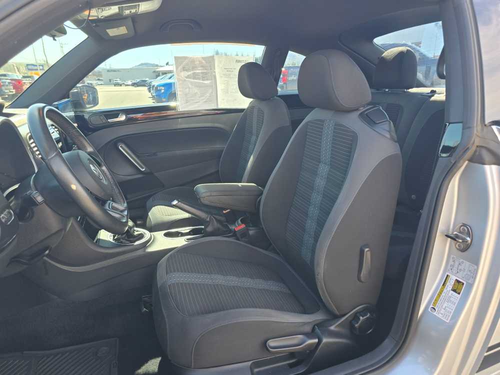 Thumbnail: 2013 Volkswagen Beetle - 16