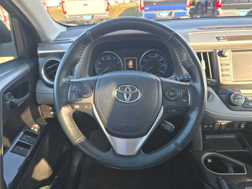 Thumbnail: 2018 Toyota RAV4 - 11
