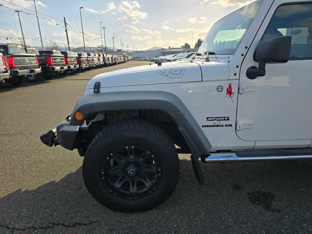 Thumbnail: 2011 Jeep Wrangler - 18