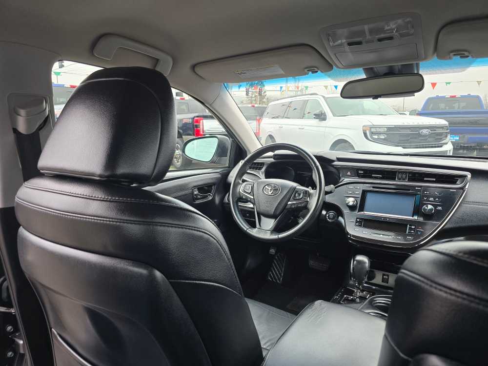 Thumbnail: 2017 Toyota Avalon - 10